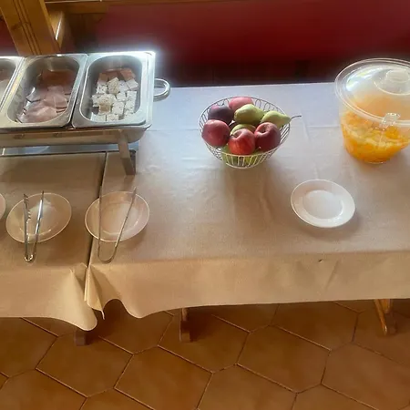 Irida 'n' Pool Guest house