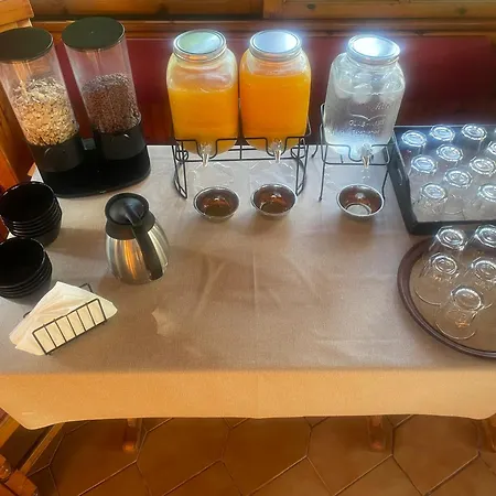 Irida 'n' Pool Guest house 3*